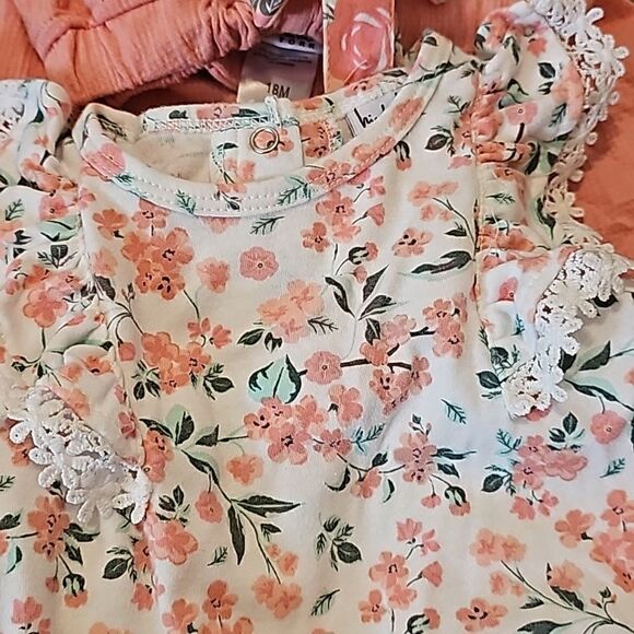 Nicole Miller baby bundle - Picture 7 of 7